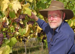 Cape Bernier_Alastair Christie with 2010 Pinot Gris_02